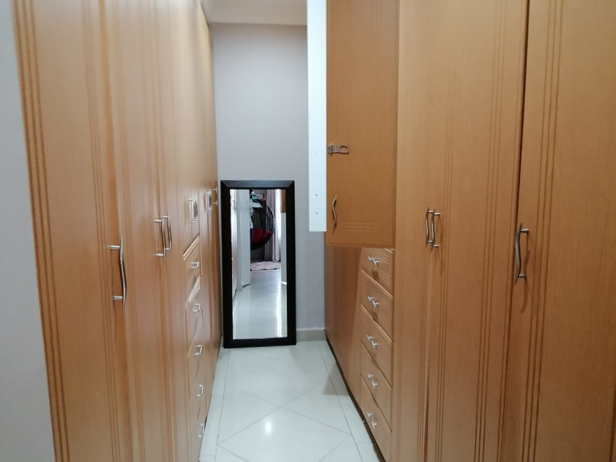 6 Bedroom Property for Sale in Zinniaville North West